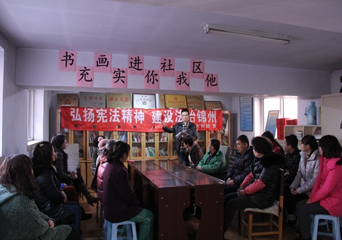 我校组织大学生党员开展普法宣传进社区活动-