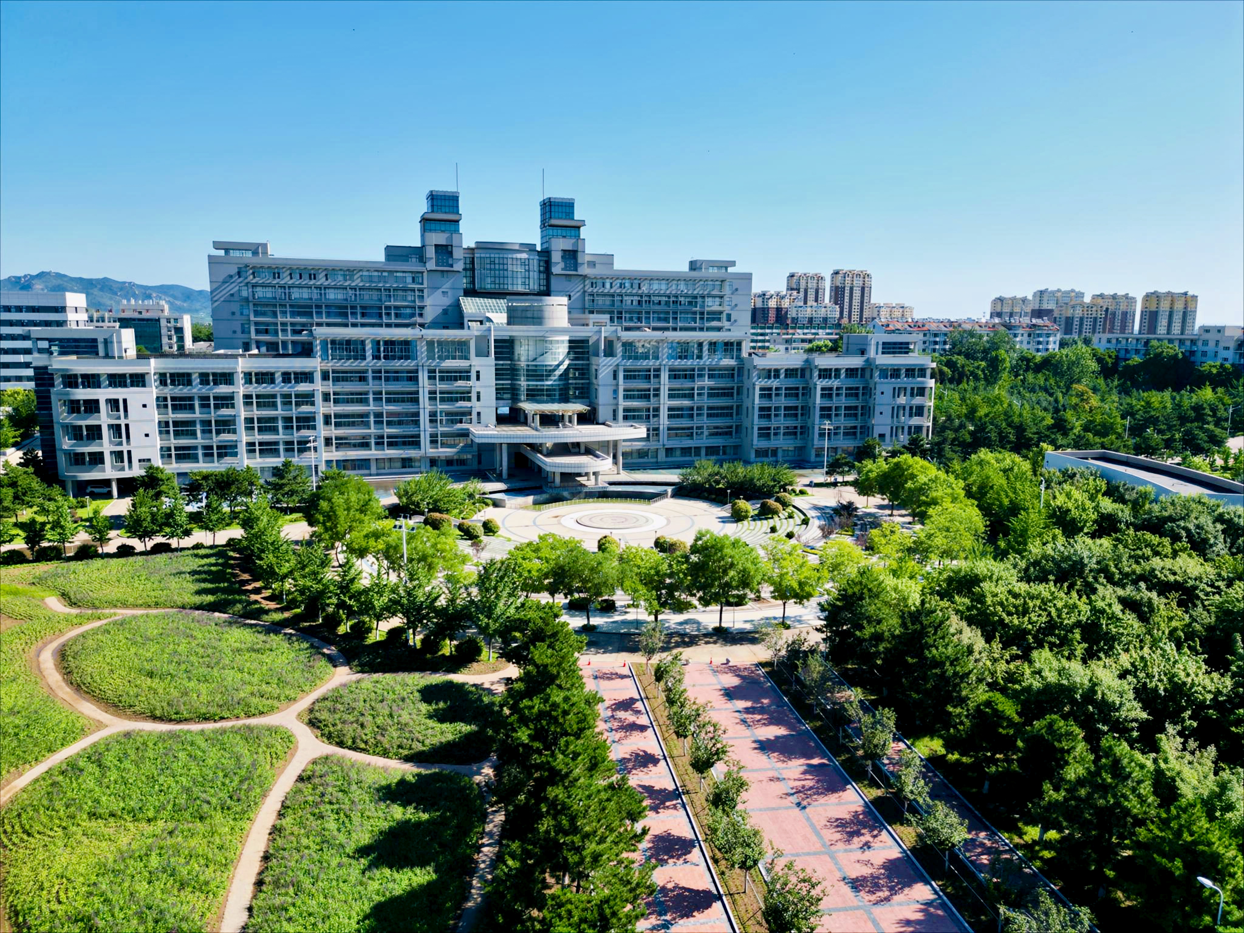 辽宁工业大学夏季校园风景